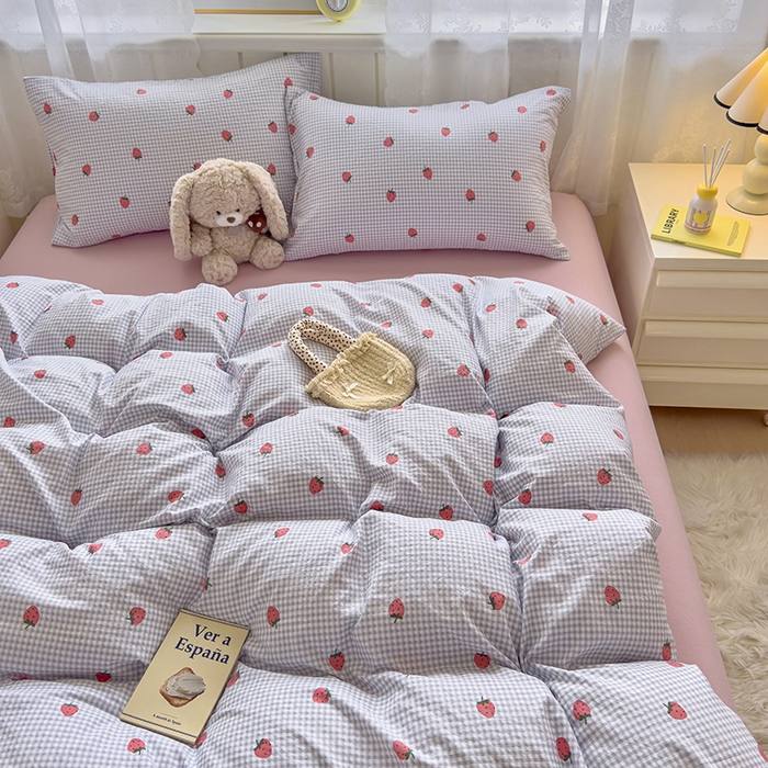 91家纺网 家纺一手货源 找家纺 好亿来家纺 2025新款加厚A类云感双层纱四件套 草莓啵啵-灰