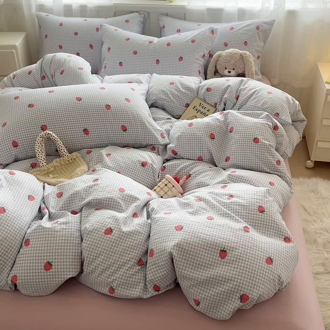 91家纺网 家纺一手货源 找家纺 好亿来家纺 2025新款加厚A类云感双层纱四件套 草莓啵啵-灰