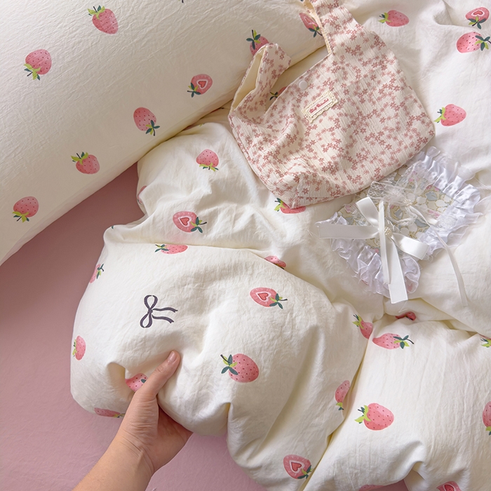 91家纺网 家纺一手货源 找家纺 好亿来家纺 2025新款加厚A类云感双层纱四件套 草莓果