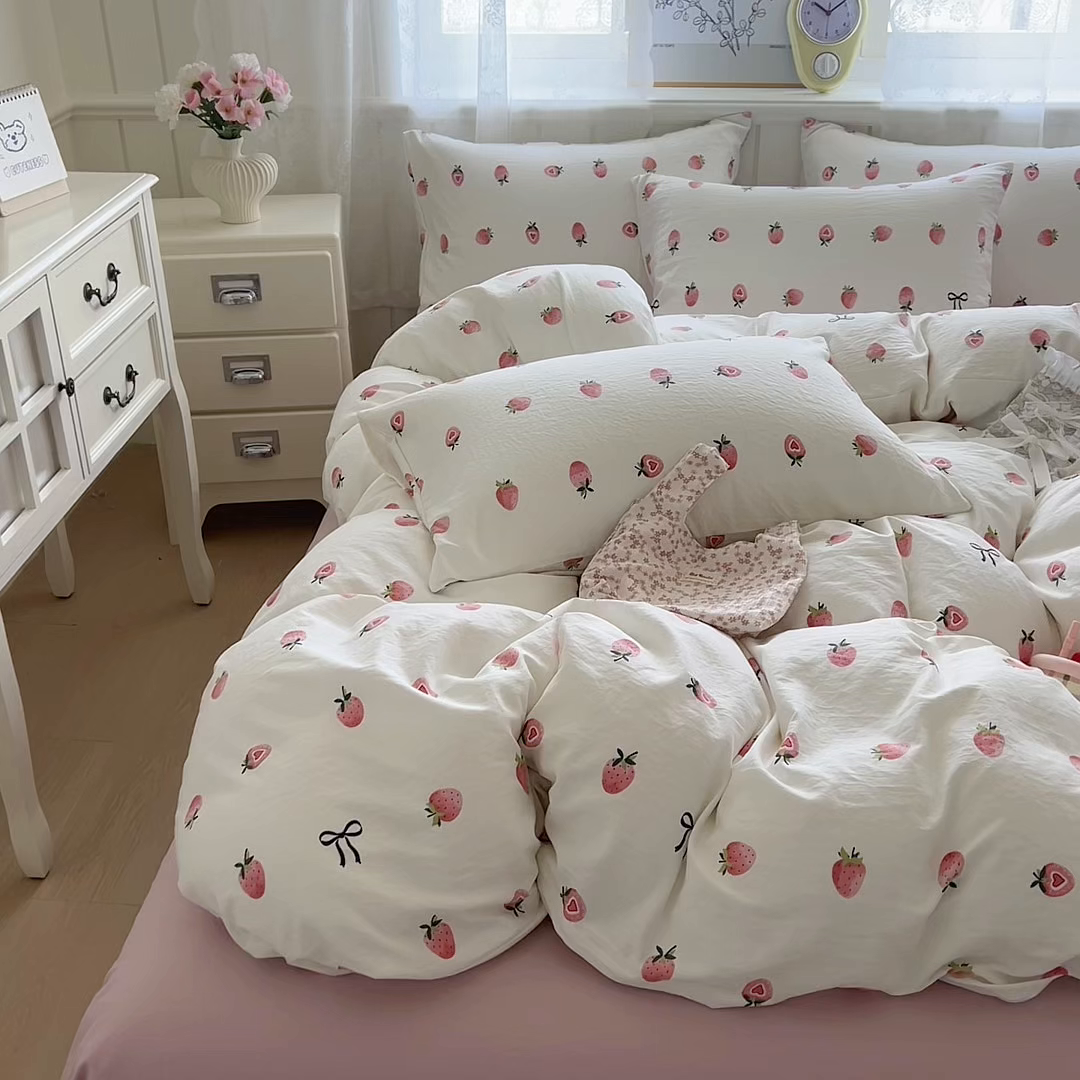 91家纺网 家纺一手货源 找家纺 好亿来家纺 2025新款加厚A类云感双层纱四件套 草莓果