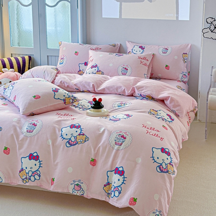 91家纺网 家纺一手货源 找家纺 2025新款8月正版授权三丽鸥全棉纯棉四件套系列 草莓KT