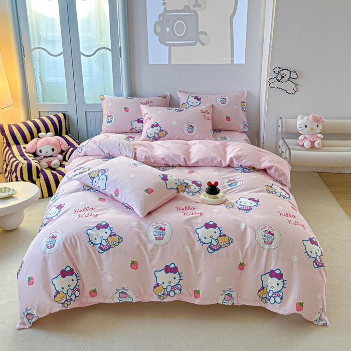 91家纺网 家纺一手货源 找家纺 2025新款8月正版授权三丽鸥全棉纯棉四件套系列 草莓KT