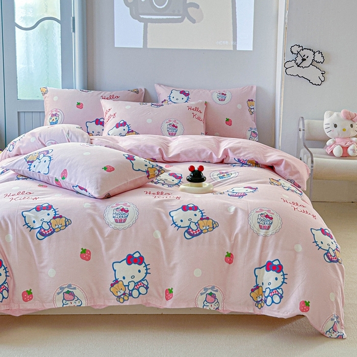 91家纺网 家纺一手货源 找家纺 2025新款8月正版授权三丽鸥全棉纯棉四件套系列 草莓KT