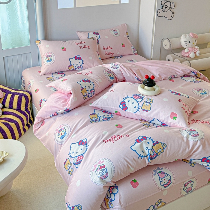 91家纺网 家纺一手货源 找家纺 2025新款8月正版授权三丽鸥全棉纯棉四件套系列 草莓KT