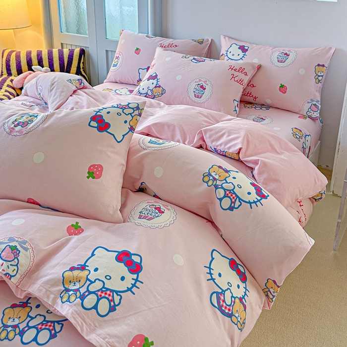 91家纺网 家纺一手货源 找家纺 2025新款8月正版授权三丽鸥全棉纯棉四件套系列 草莓KT