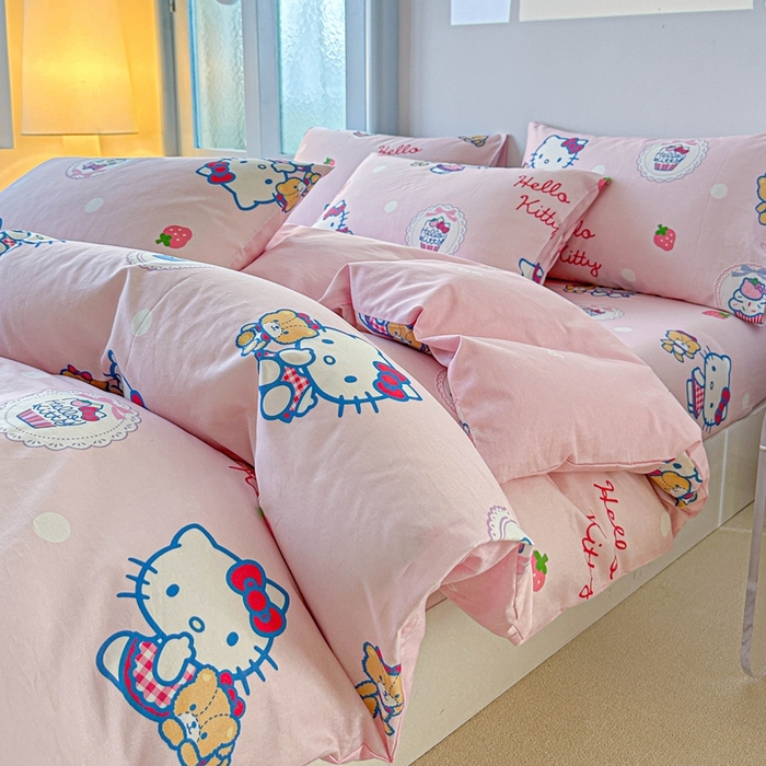 91家纺网 家纺一手货源 找家纺 2025新款8月正版授权三丽鸥全棉纯棉四件套系列 草莓KT