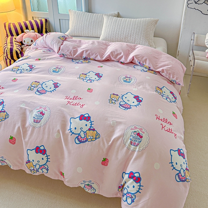 91家纺网 家纺一手货源 找家纺 爱丽丝2025新款8月正版授权三丽鸥全棉纯棉被套单品系列 草莓KT