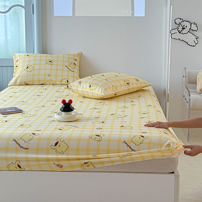 91家纺网 家纺一手货源 找家纺 爱丽丝2025新款8月正版授权三丽鸥全棉纯棉床笠单品系列 焦糖布丁狗