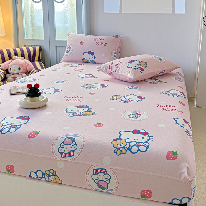 91家纺网 家纺一手货源 找家纺 爱丽丝2025新款8月正版授权三丽鸥全棉纯棉床笠单品系列 草莓KT