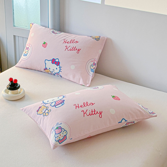 91家纺网 家纺一手货源 找家纺 爱丽丝2025新款8月正版授权三丽鸥全棉纯棉枕套单品系列 草莓KT