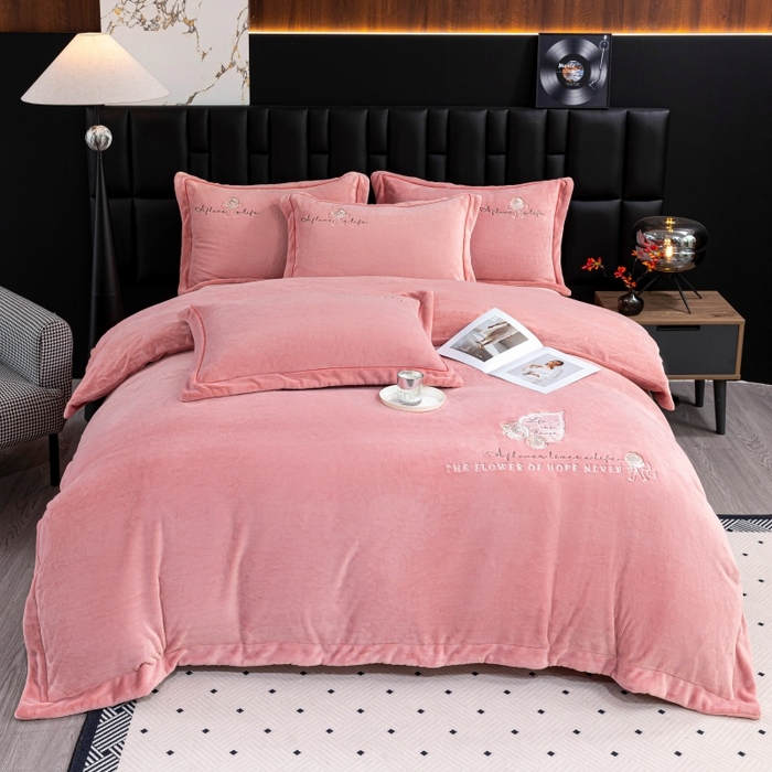 91家纺网 家纺一手货源 找家纺 （总）优姿家纺 2025新款300克全消光牛奶蛋白蚕丝绒四件套