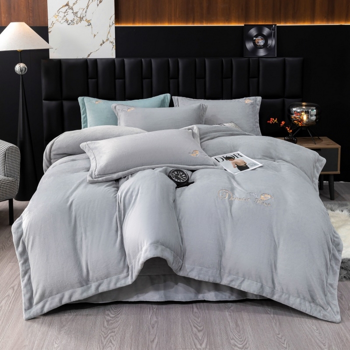 91家纺网 家纺一手货源 找家纺 （总）优姿家纺 2025新款300克全消光牛奶蛋白蚕丝绒四件套