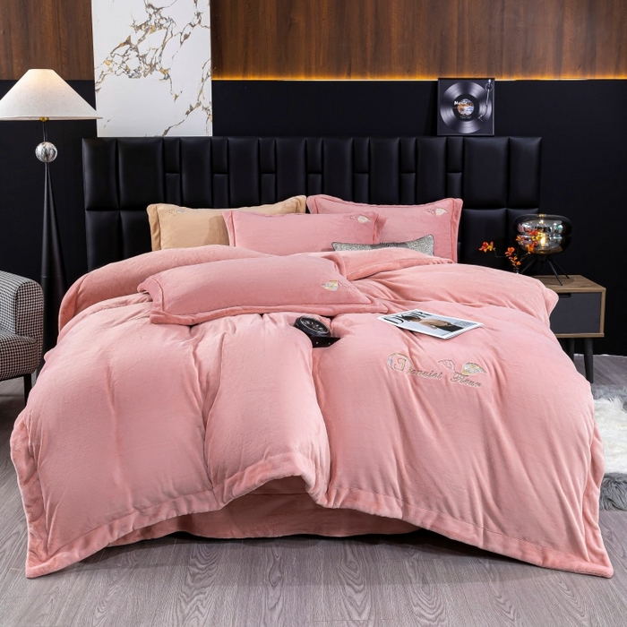 91家纺网 家纺一手货源 找家纺 （总）优姿家纺 2025新款300克全消光牛奶蛋白蚕丝绒四件套