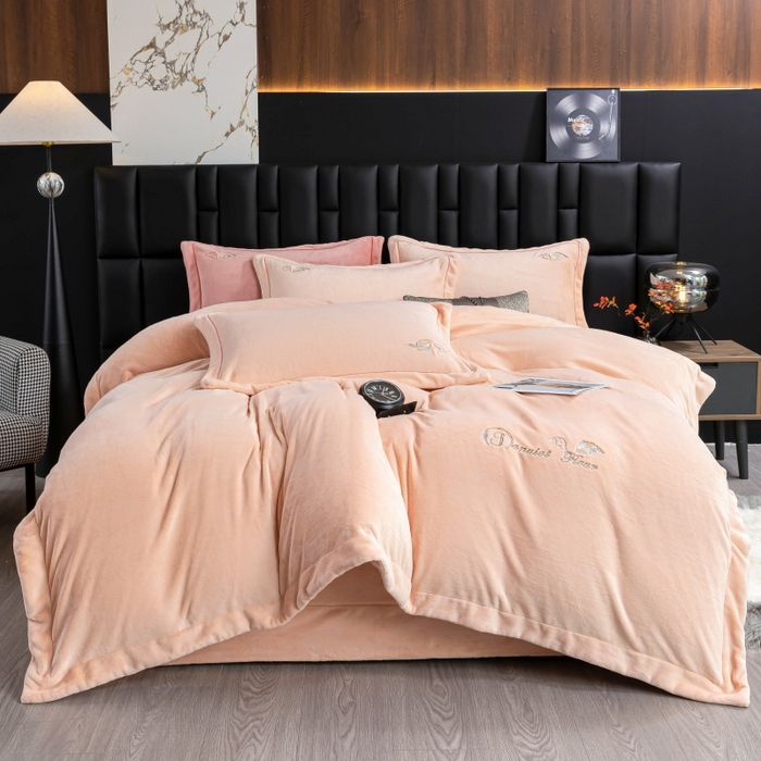 91家纺网 家纺一手货源 找家纺 （总）优姿家纺 2025新款300克全消光牛奶蛋白蚕丝绒四件套