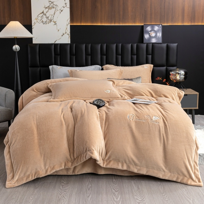 91家纺网 家纺一手货源 找家纺 （总）优姿家纺 2025新款300克全消光牛奶蛋白蚕丝绒四件套