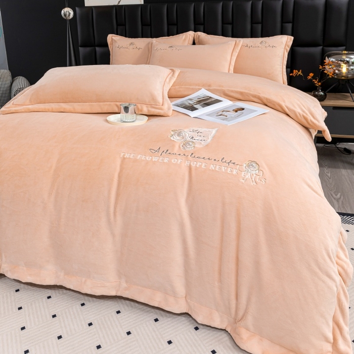 91家纺网 家纺一手货源 找家纺 优姿家纺 2025新款300克全消光牛奶蛋白蚕丝绒四件套 凯丽-粉玉