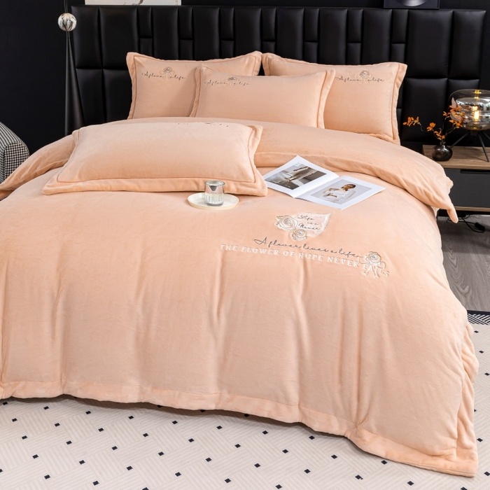 91家纺网 家纺一手货源 找家纺 优姿家纺 2025新款300克全消光牛奶蛋白蚕丝绒四件套 凯丽-粉玉