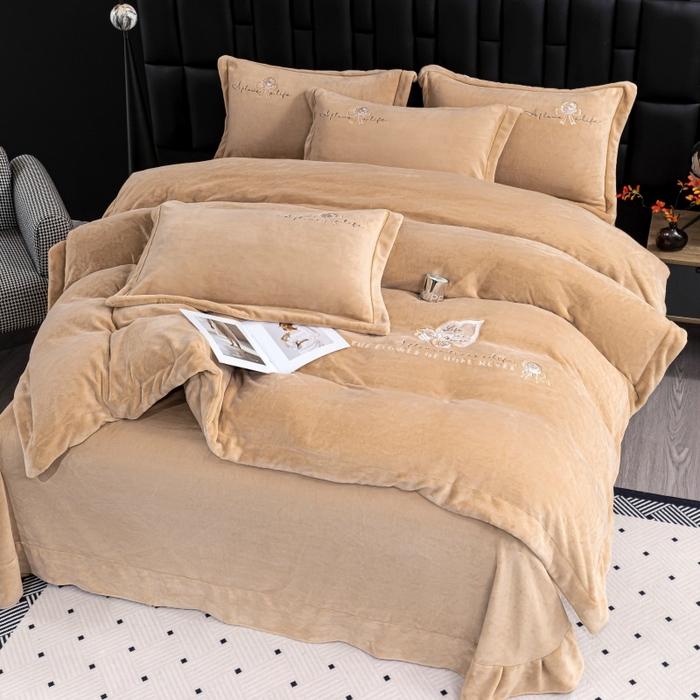 91家纺网 家纺一手货源 找家纺 优姿家纺 2025新款300克全消光牛奶蛋白蚕丝绒四件套 凯丽-米咖