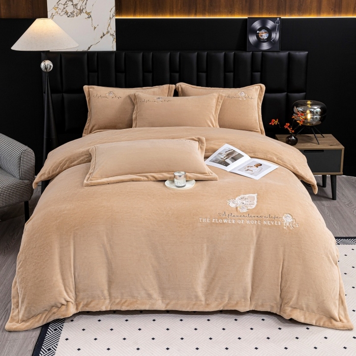 优姿家纺 2025新款300克全消光牛奶蛋白蚕丝绒四件套 凯丽-米咖