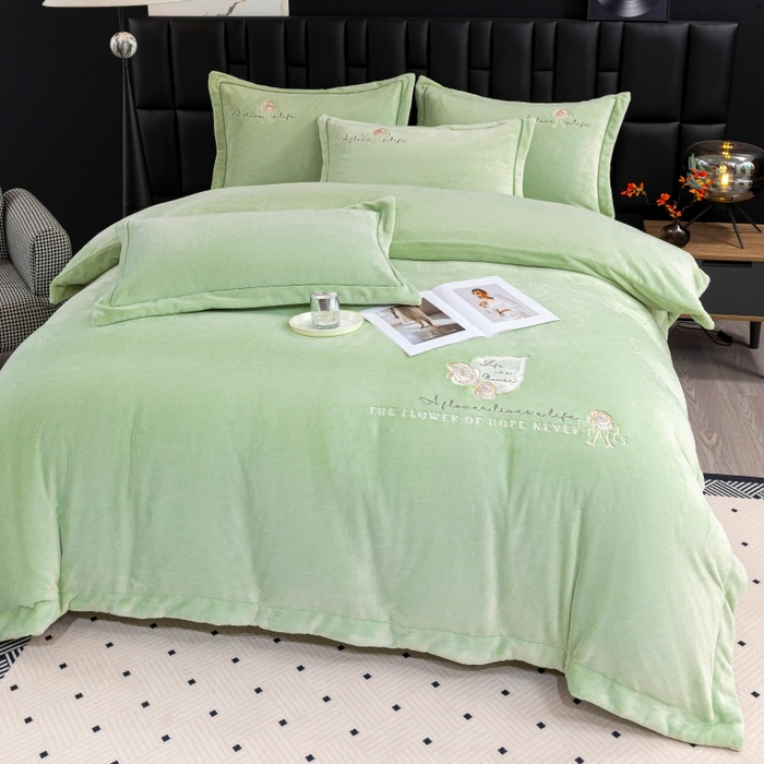 91家纺网 家纺一手货源 找家纺 优姿家纺 2025新款300克全消光牛奶蛋白蚕丝绒四件套 凯丽-抹茶绿