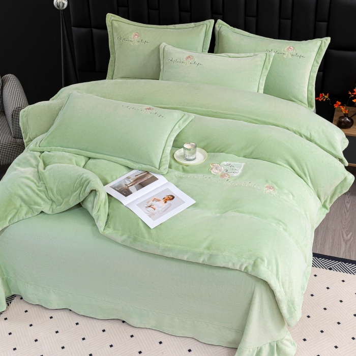 91家纺网 家纺一手货源 找家纺 优姿家纺 2025新款300克全消光牛奶蛋白蚕丝绒四件套 凯丽-抹茶绿