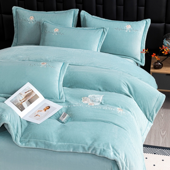 91家纺网 家纺一手货源 找家纺 优姿家纺 2025新款300克全消光牛奶蛋白蚕丝绒四件套 凯丽-天兰