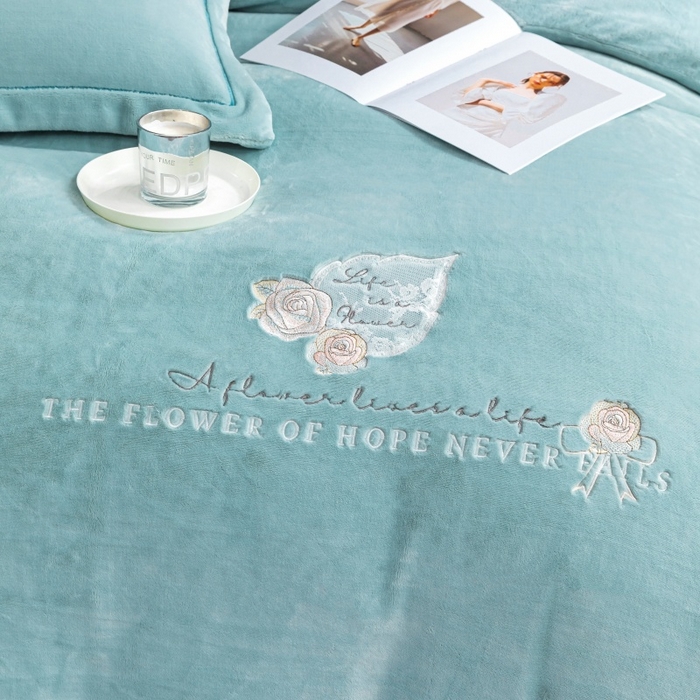 91家纺网 家纺一手货源 找家纺 优姿家纺 2025新款300克全消光牛奶蛋白蚕丝绒四件套 凯丽-天兰