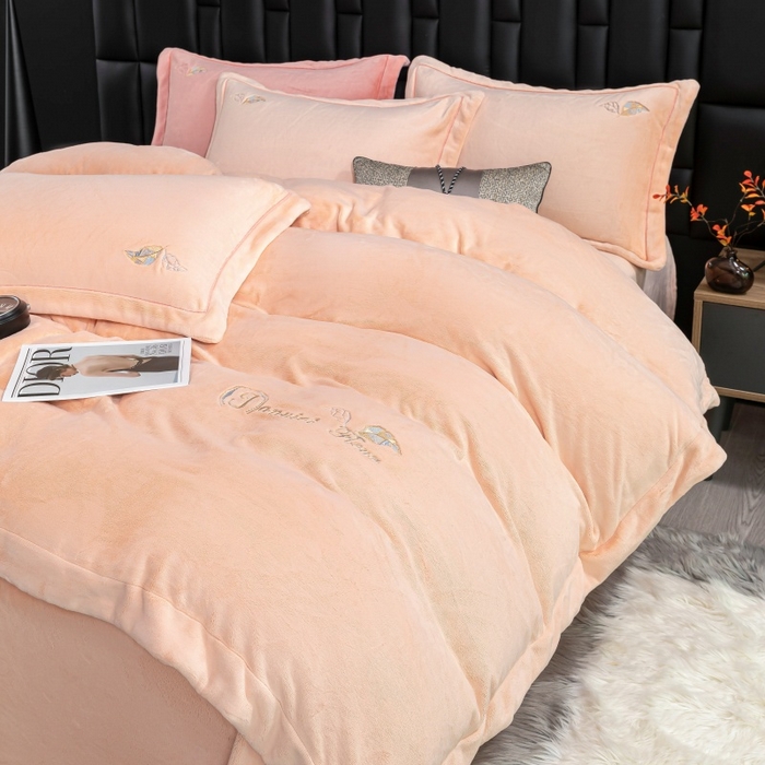 91家纺网 家纺一手货源 找家纺 优姿家纺 2025新款300克全消光牛奶蛋白蚕丝绒四件套 伊琳娜-粉玉