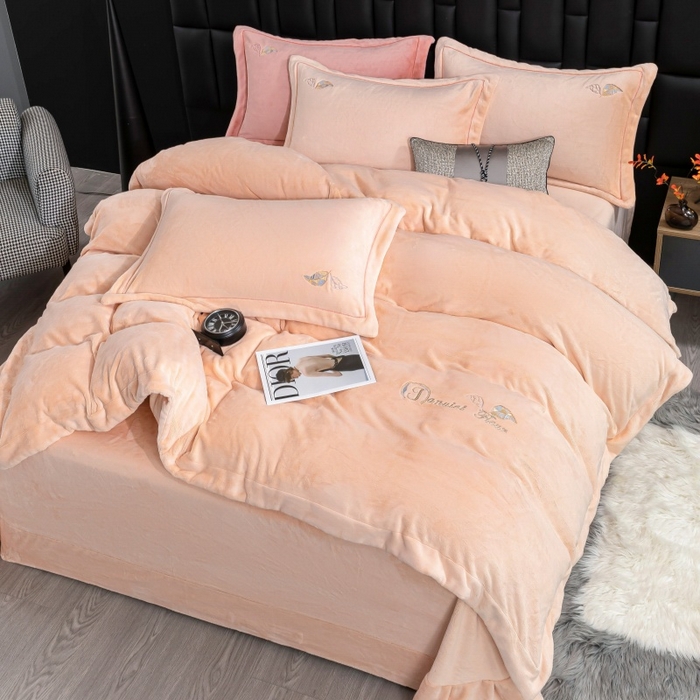 91家纺网 家纺一手货源 找家纺 优姿家纺 2025新款300克全消光牛奶蛋白蚕丝绒四件套 伊琳娜-粉玉