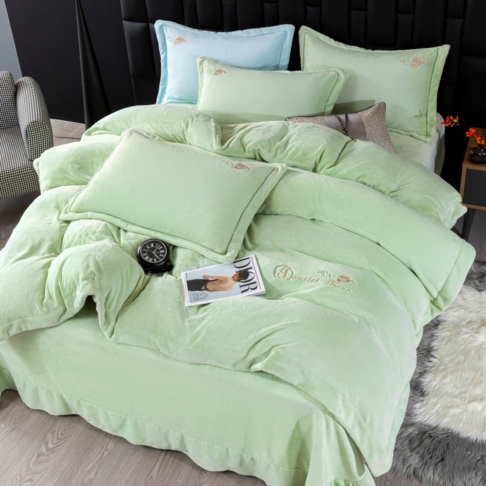 91家纺网 家纺一手货源 找家纺 优姿家纺 2025新款300克全消光牛奶蛋白蚕丝绒四件套 伊琳娜-抹茶绿