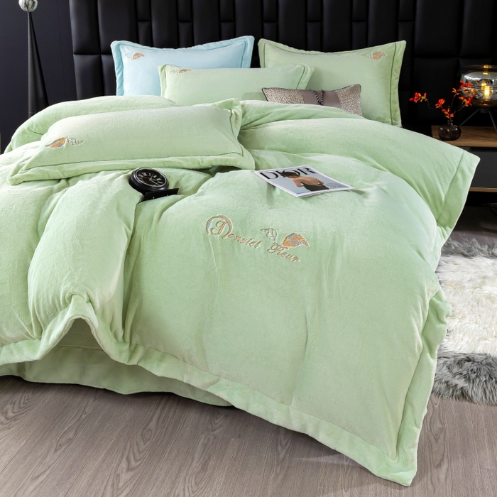 91家纺网 家纺一手货源 找家纺 优姿家纺 2025新款300克全消光牛奶蛋白蚕丝绒四件套 伊琳娜-抹茶绿