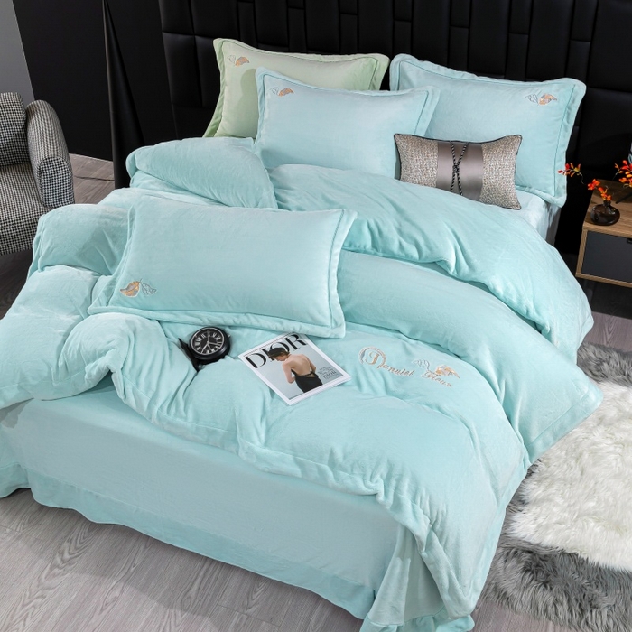 91家纺网 家纺一手货源 找家纺 优姿家纺 2025新款300克全消光牛奶蛋白蚕丝绒四件套 伊琳娜-水绿
