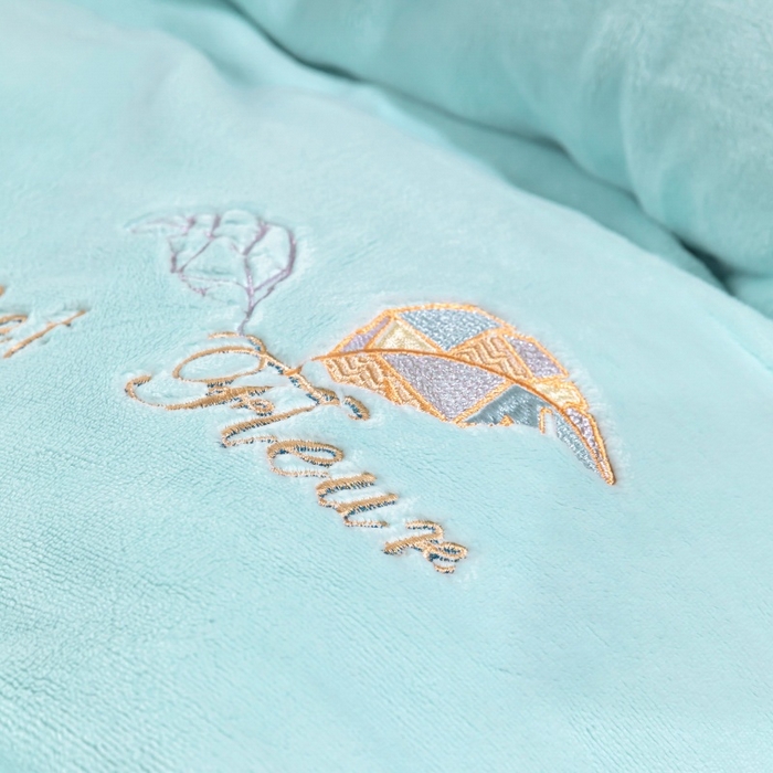 91家纺网 家纺一手货源 找家纺 优姿家纺 2025新款300克全消光牛奶蛋白蚕丝绒四件套 伊琳娜-水绿