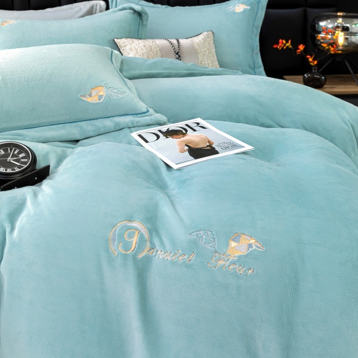 91家纺网 家纺一手货源 找家纺 优姿家纺 2025新款300克全消光牛奶蛋白蚕丝绒四件套 伊琳娜-天兰