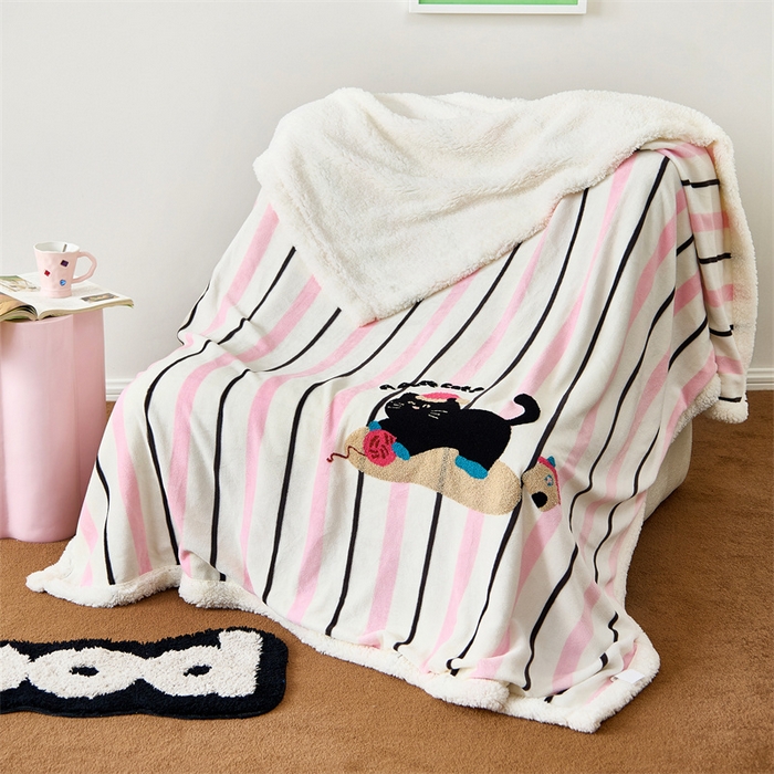 91家纺网 家纺一手货源 找家纺 呗旺鹿 2025新款高克重羊羔绒牛奶绒毛巾绣双层毯 Cat