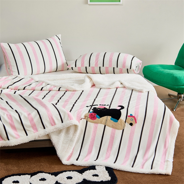 91家纺网 家纺一手货源 找家纺 呗旺鹿 2025新款高克重羊羔绒牛奶绒毛巾绣双层毯 Cat