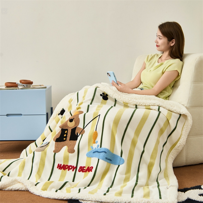 呗旺鹿 2025新款高克重羊羔绒牛奶绒毛巾绣双层毯 钓鱼小熊