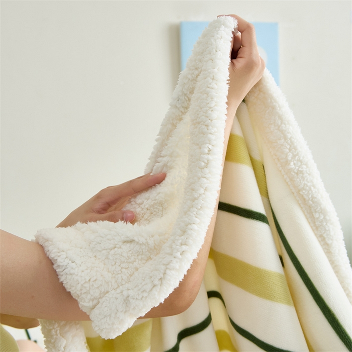 91家纺网 家纺一手货源 找家纺 呗旺鹿 2025新款高克重羊羔绒牛奶绒毛巾绣双层毯 钓鱼小熊