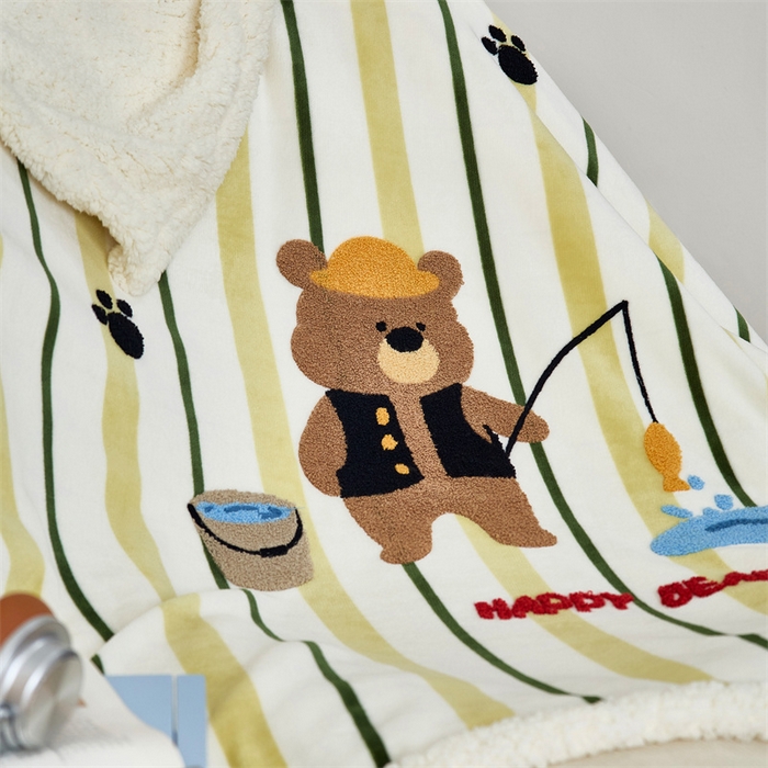 91家纺网 家纺一手货源 找家纺 呗旺鹿 2025新款高克重羊羔绒牛奶绒毛巾绣双层毯 钓鱼小熊