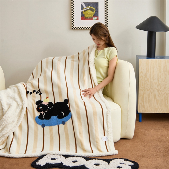 91家纺网 家纺一手货源 找家纺 呗旺鹿 2025新款高克重羊羔绒牛奶绒毛巾绣双层毯 黑色小狗