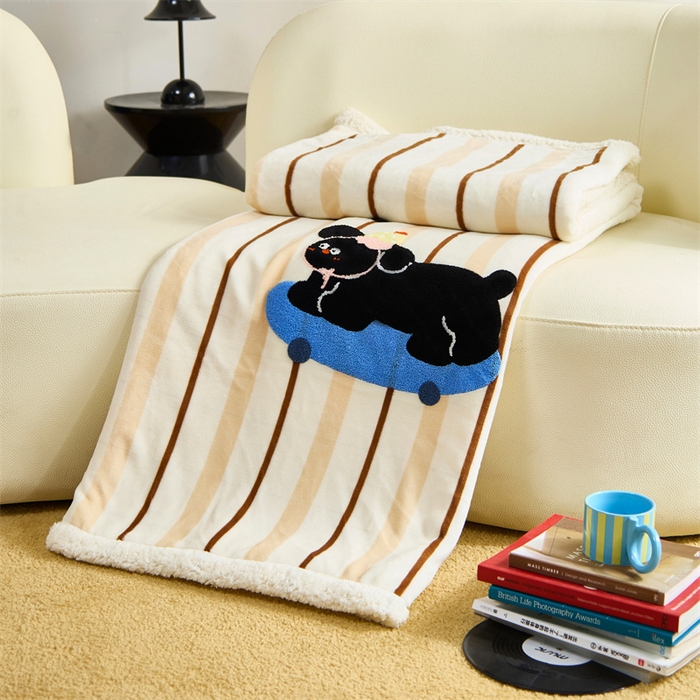 91家纺网 家纺一手货源 找家纺 呗旺鹿 2025新款高克重羊羔绒牛奶绒毛巾绣双层毯 黑色小狗