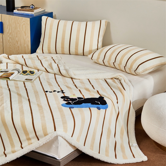 91家纺网 家纺一手货源 找家纺 呗旺鹿 2025新款高克重羊羔绒牛奶绒毛巾绣双层毯 黑色小狗