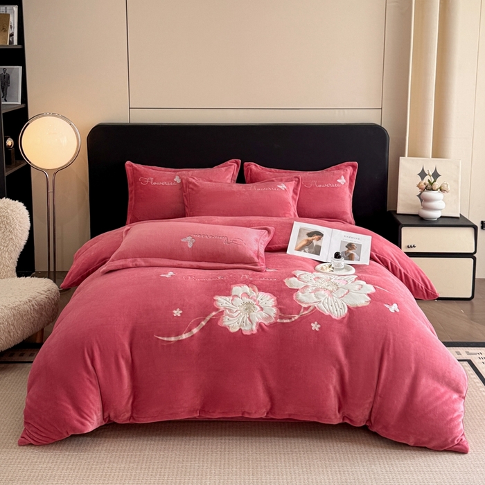 91家纺网 家纺一手货源 找家纺 （总）喜梦缘家纺 2025新款大版贴布绣牛奶绒四件套