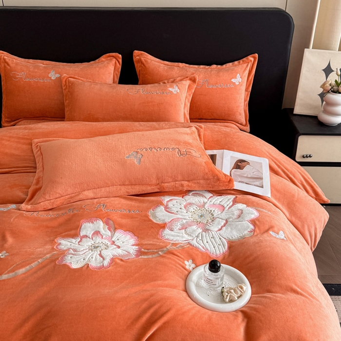 91家纺网 家纺一手货源 找家纺 喜梦缘家纺 2025新款牛奶绒大版贴布绣四件套 富贵花开-橘色