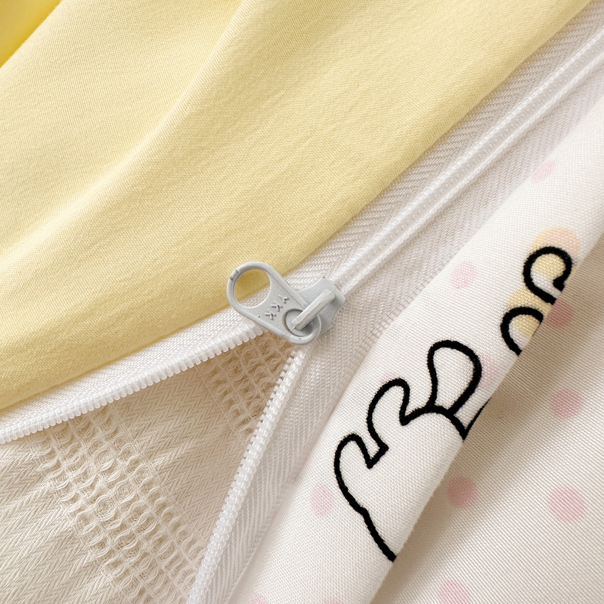 91家纺网 家纺一手货源 找家纺 一霖家纺 2025新款高克重云朵棉毛巾绣印绣四件套-小清新-第四波小清新系列 快乐小新