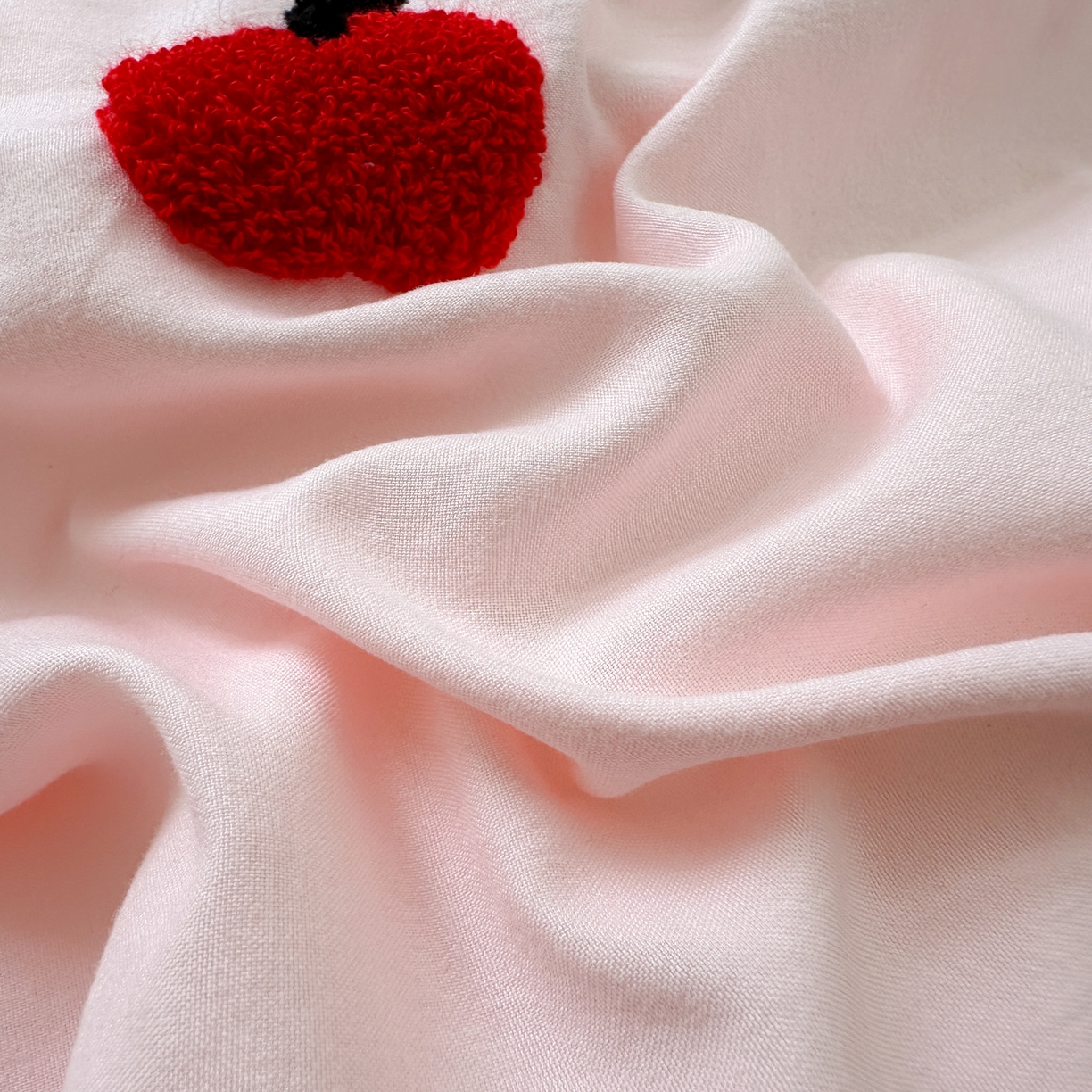 91家纺网 家纺一手货源 找家纺 一霖家纺 2025新款高克重云朵棉毛巾绣印绣四件套-小清新-第四波小清新系列 苹果新新