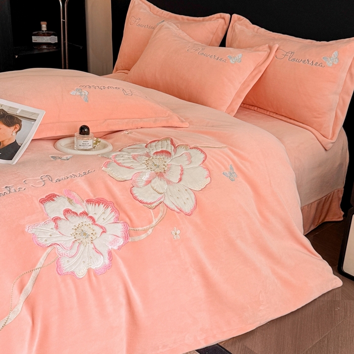 91家纺网 家纺一手货源 找家纺 喜梦缘家纺 2025新款牛奶绒大版贴布绣四件套 富贵花开-玉色