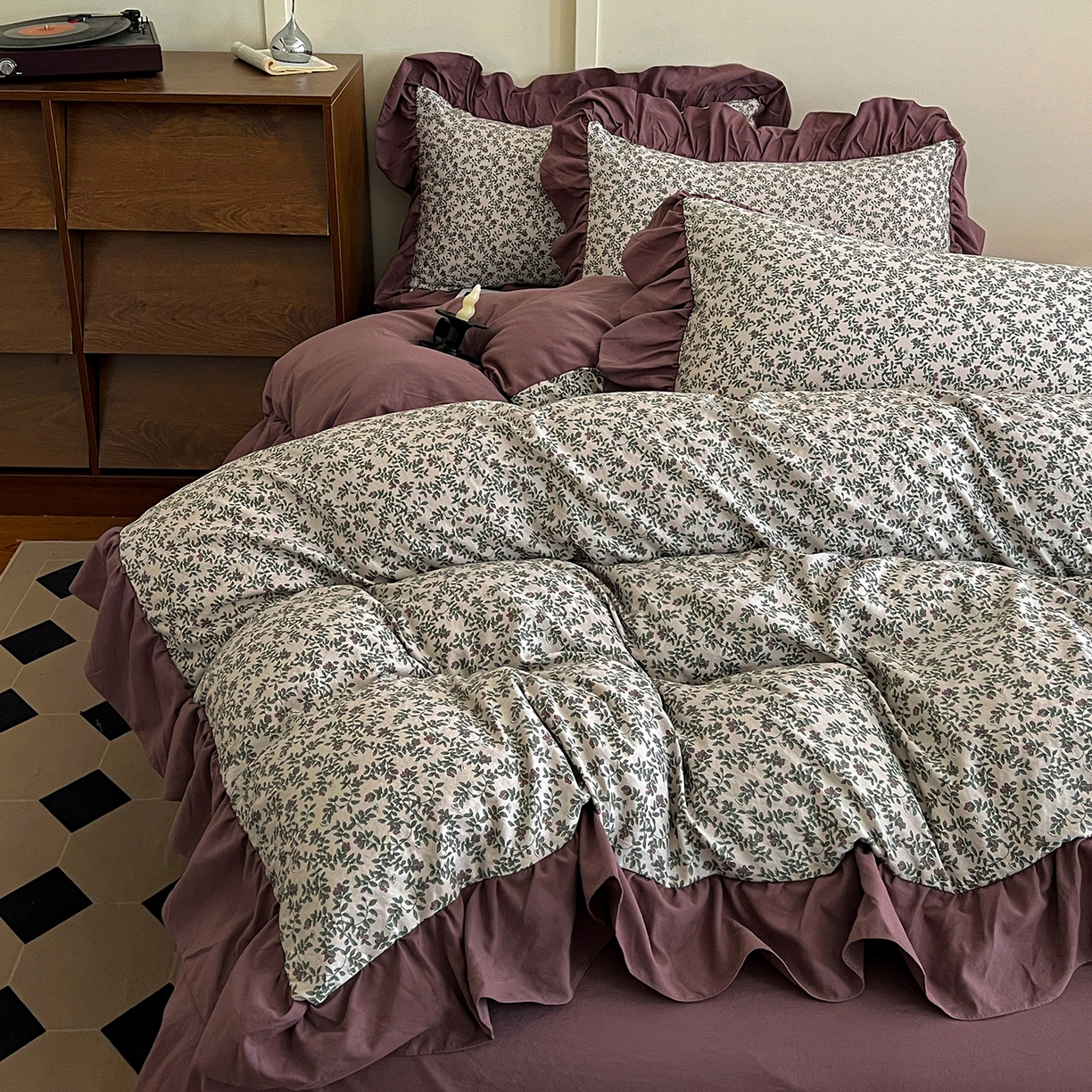 91家纺网 家纺一手货源 找家纺 梦莱斯 2025新款高克重云感棉四件套-花边款 庭院春深