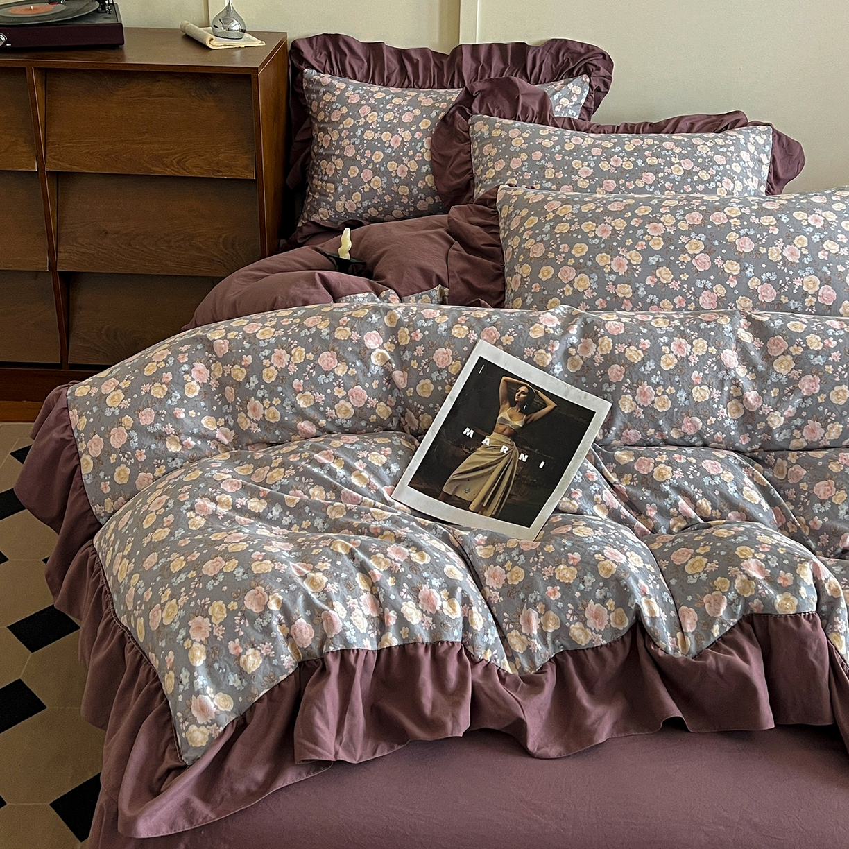 91家纺网 家纺一手货源 找家纺 梦莱斯 2025新款高克重云感棉四件套-花边款 花盏灰