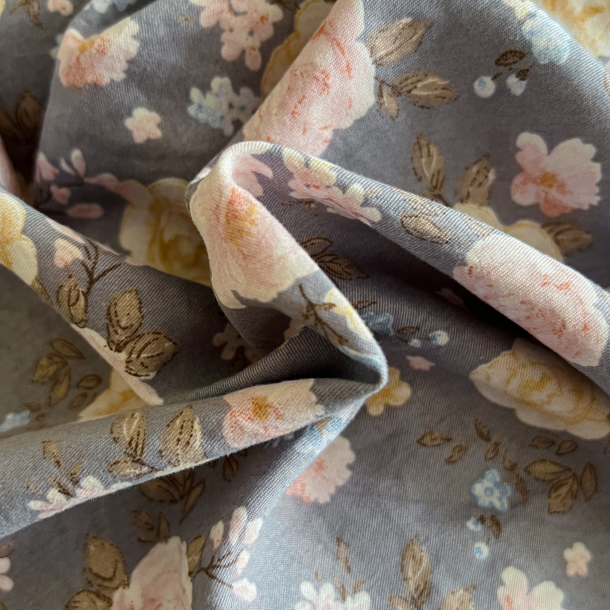 91家纺网 家纺一手货源 找家纺 梦莱斯 2025新款高克重云感棉四件套-花边款 花盏灰